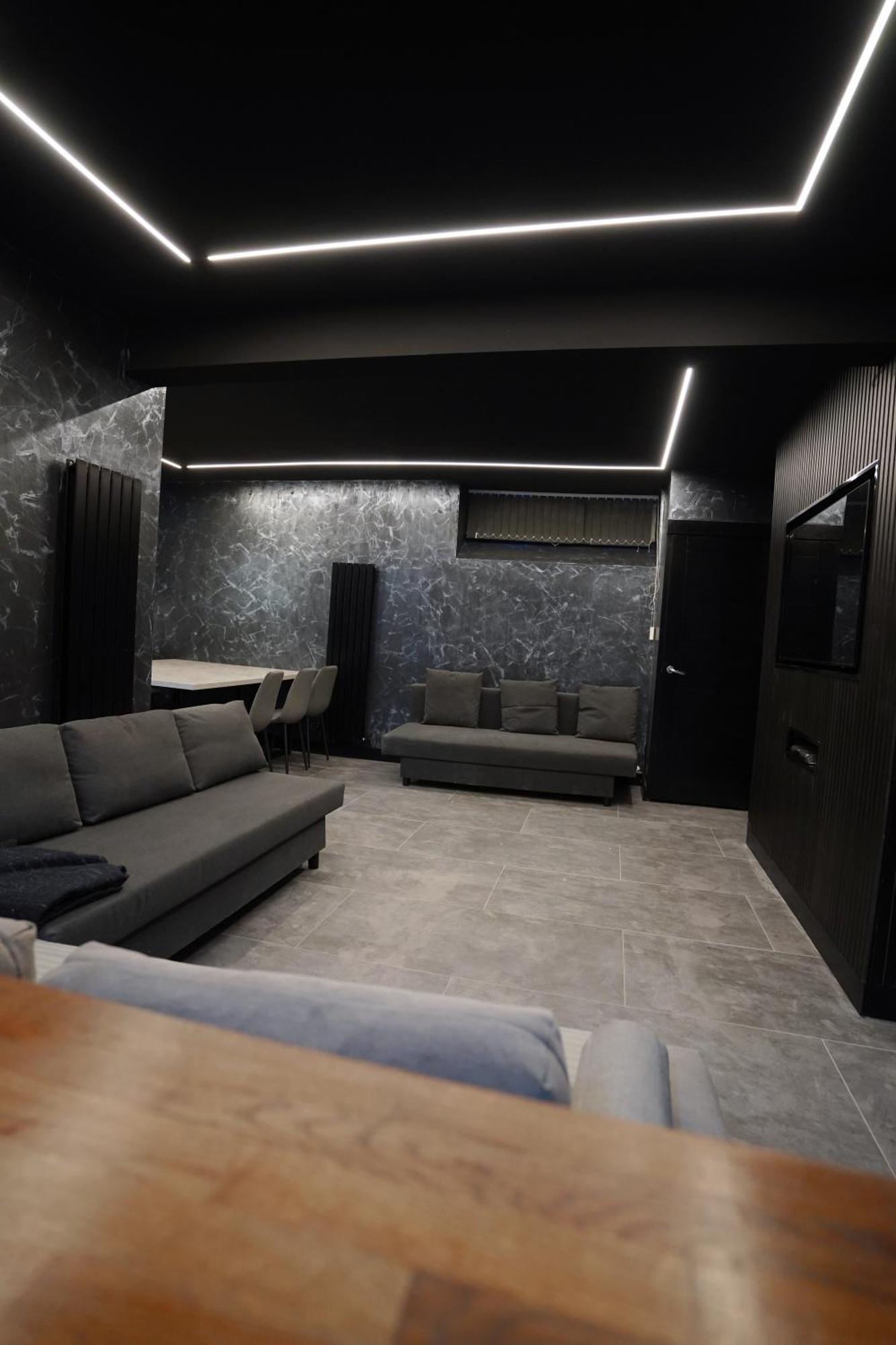 Nero Suite Sleeps Fourteen แมนเชสเตอร์ ภายนอก รูปภาพ